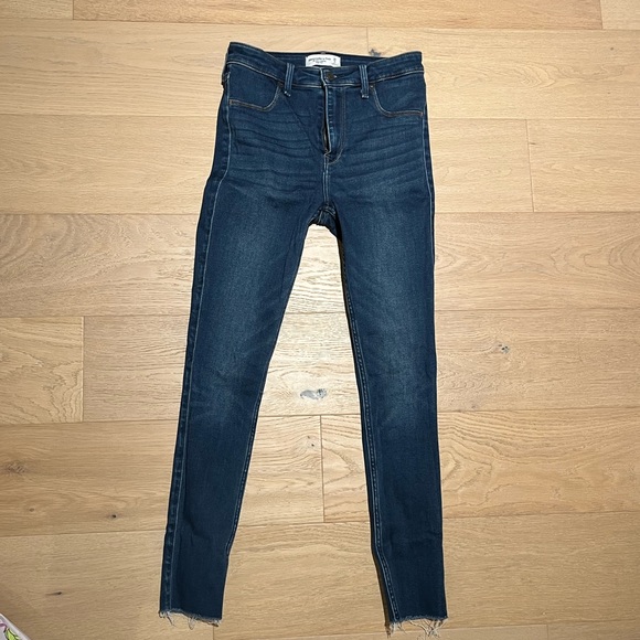 Abercrombie & Fitch - High Rise Legging Jeans - Picture 2 of 6